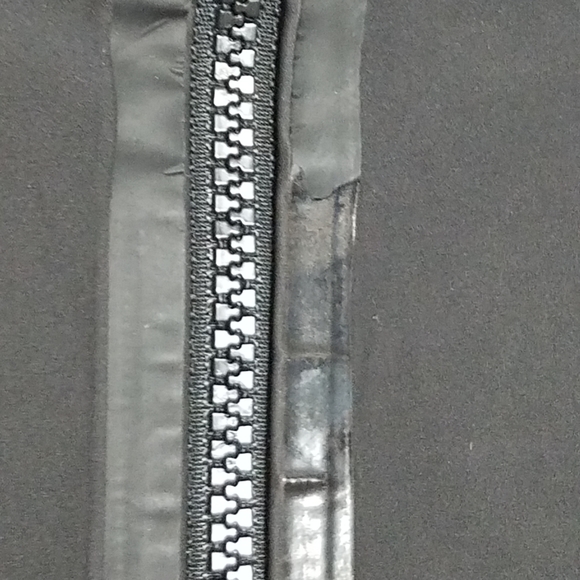 FLAWED Lululemon's Mens Black Jacket Large - Picture 6 of 13